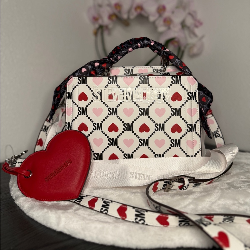 Steve Madden Valentine’s Day Hearts white crossbody purse bevelyn handbag - Picture 3 of 12